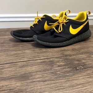 Nike Custom Roshe Run - Yellow/Black